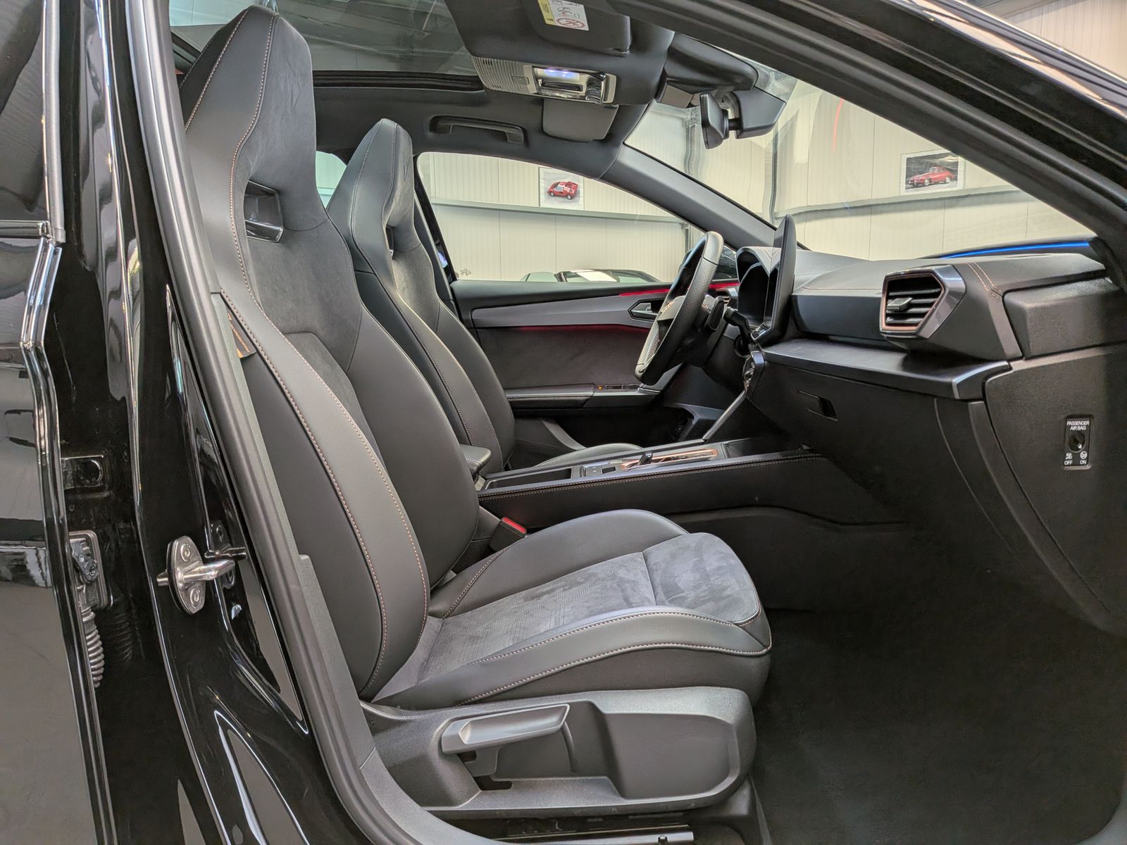 Fahrzeugabbildung CUPRA Leon 1.5 eTSI Dynamic-Edge-Paket AHK*PANO*CAM*18