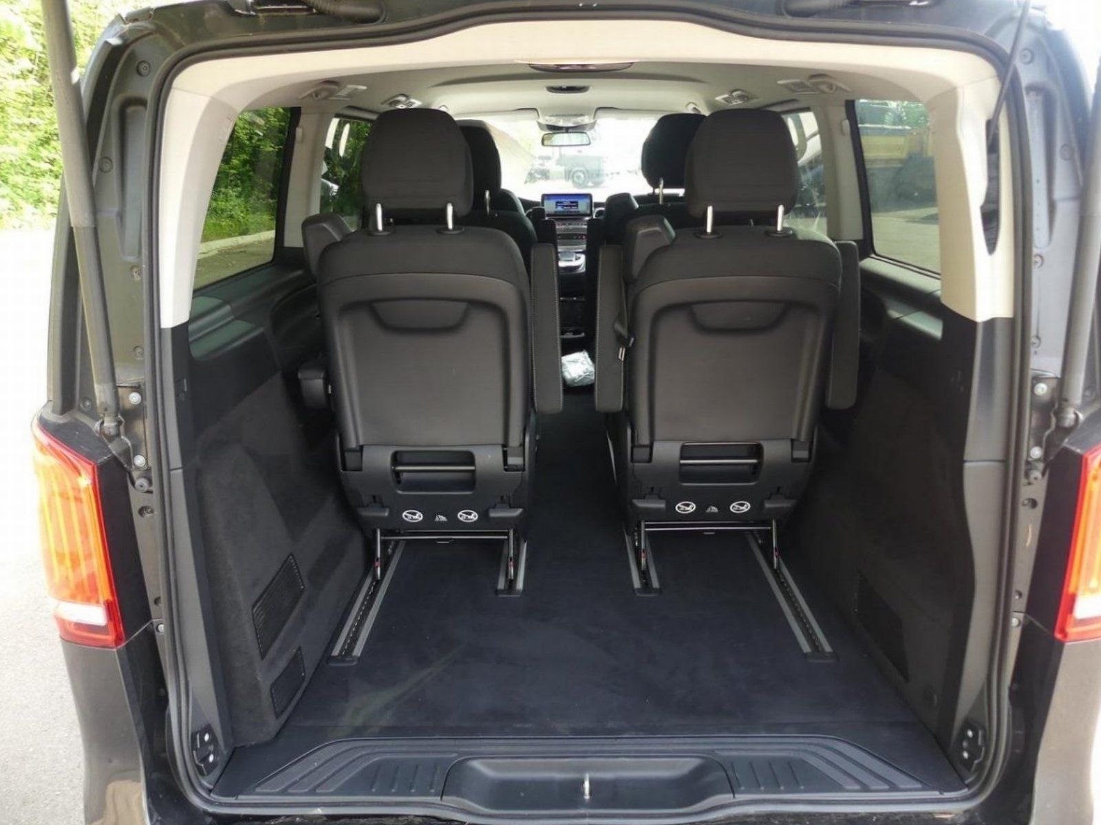Fahrzeugabbildung Mercedes-Benz V 300 d L EDITION DISTRO AHK MBUX ILS el.Heckkla