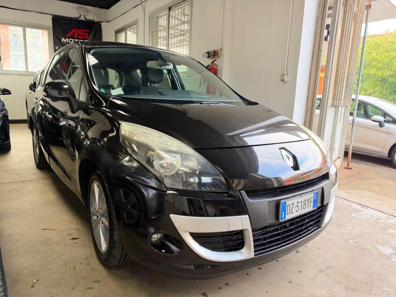 Renault Scenic 2009 — салон