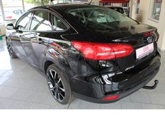 Fahrzeugabbildung Ford Focus Lim.18 Zoll,Alu,Sitzheizung,PDC,AHK