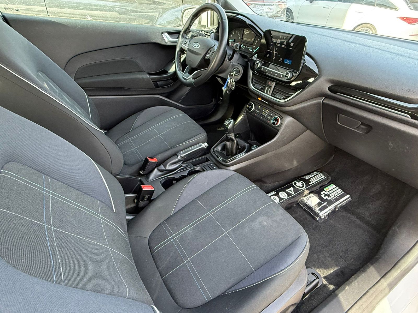 Fahrzeugabbildung Ford Fiesta 1,1i Cool & Connect, Klima, PDC