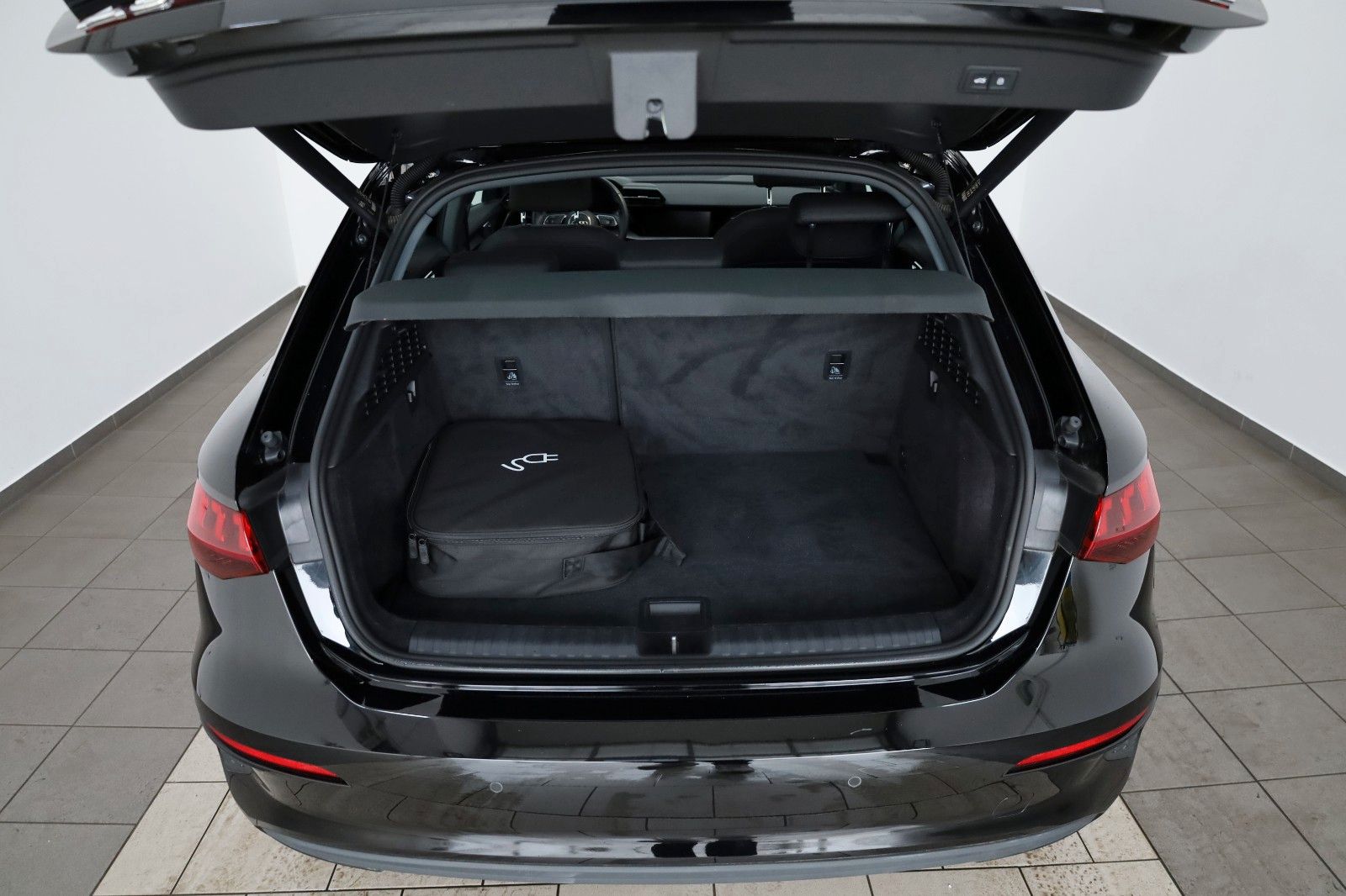 Fahrzeugabbildung Audi A3 40 TFSIe Sportback ACC,LED,CarPlay,SH,PDC