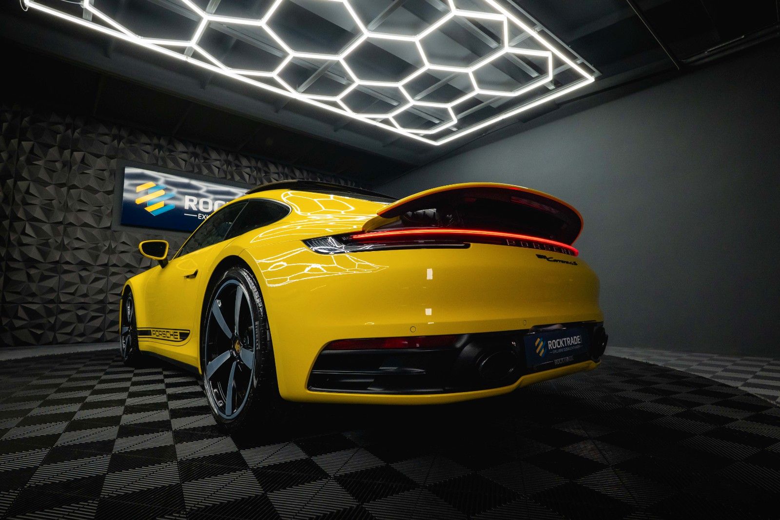 Fahrzeugabbildung Porsche 992 911 Carrera 4 S Sport-Chrono *Pano*LED*BOSE*