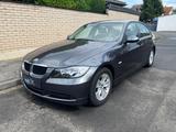 BMW 320i Automatik Lim 2HD AHK Schiebedach Leder PDC - BMW 320 aus 2006: 320i