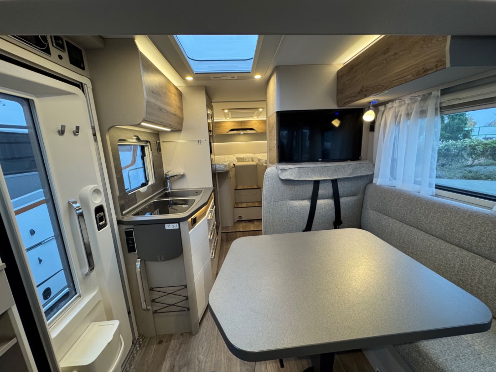 Fahrzeugabbildung HYMER / ERIBA / HYMERCAR Exsis I 580 -Pure - 16.216€ Sparen!