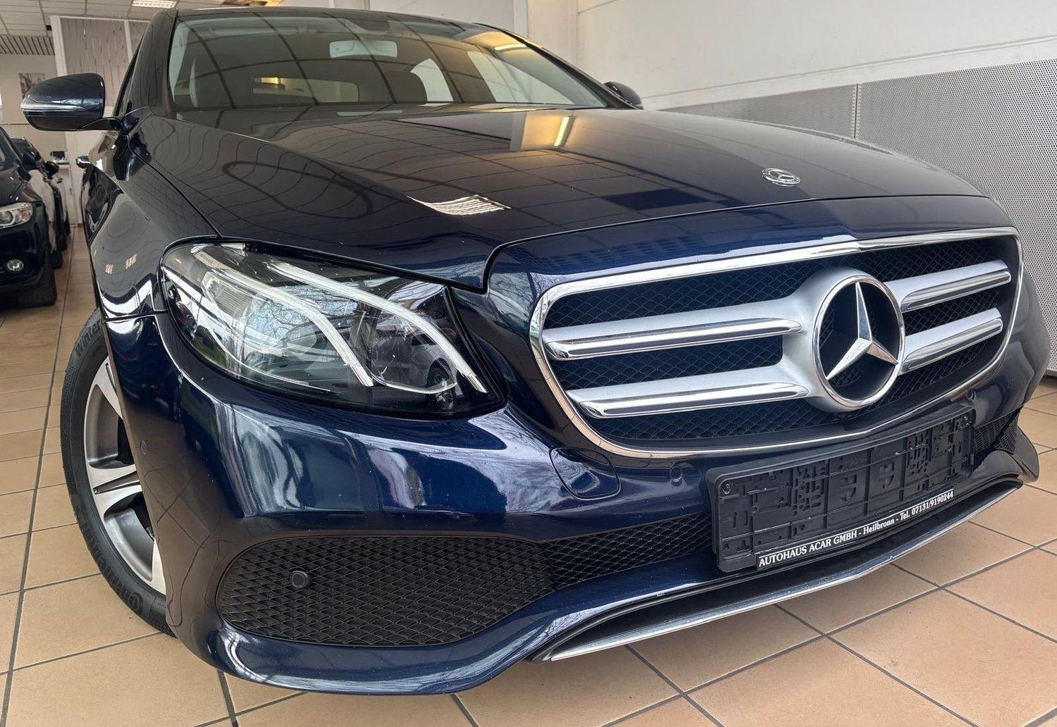 Mercedes-Benz E 220 d Avantgarde LED Kamera Ambiente CarPlay T