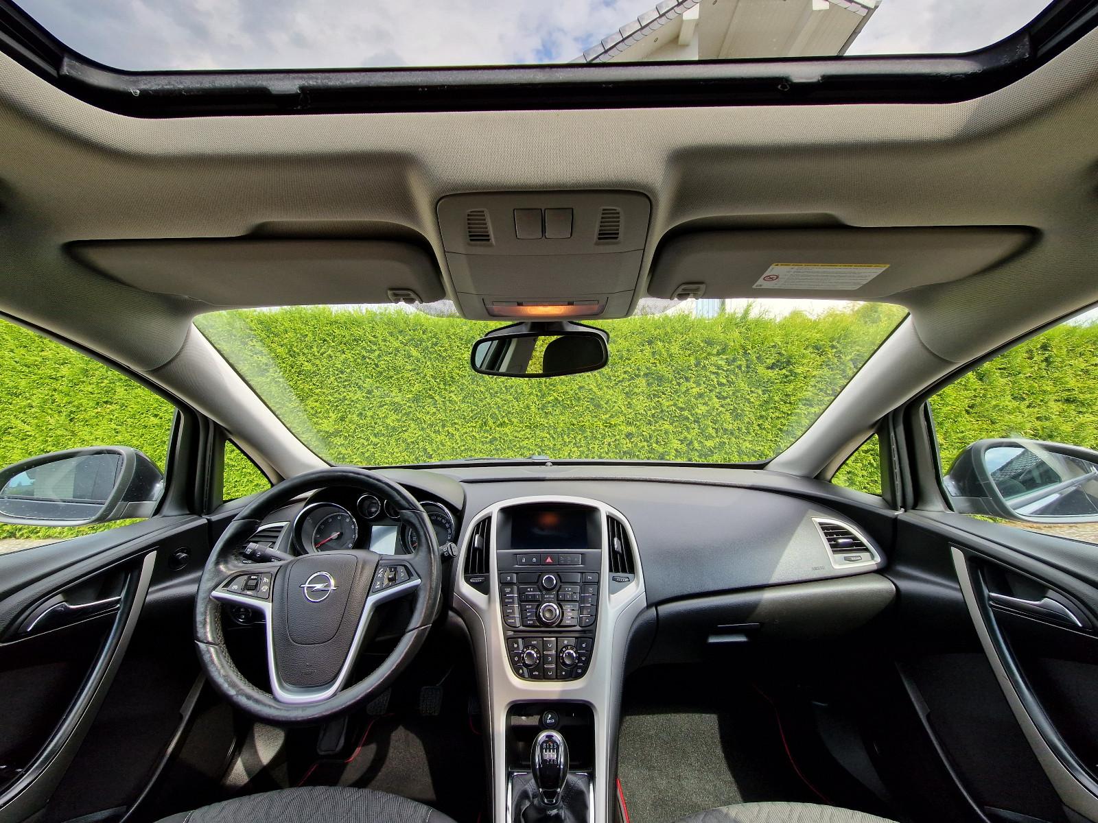 Opel Astra 2013 — фото 10