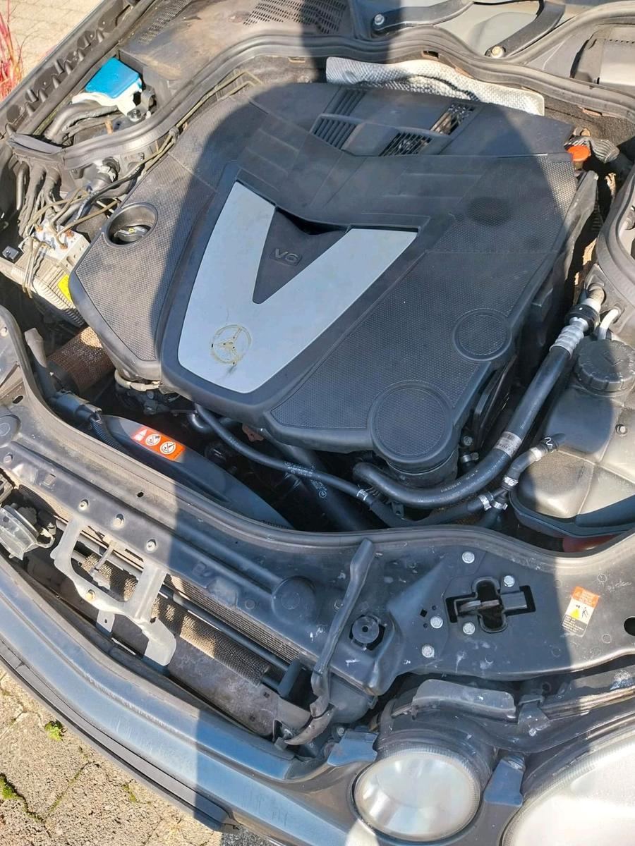 Mercedes-Benz E280 2005 — photo 12