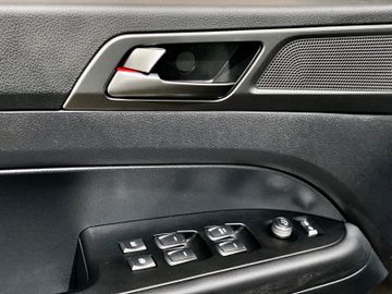 Fahrzeugabbildung Ssangyong MUSSO Grand 2,2D Sapphire**SAFETY-Paket**MY22**