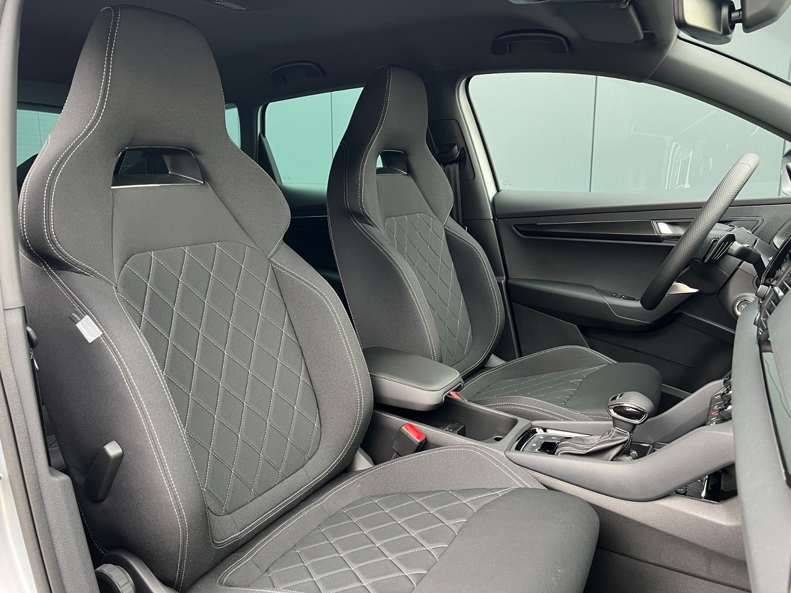 Fahrzeugabbildung SKODA Karoq Sportline 1.5 TSI DSG *Garantie, AHK, LED,