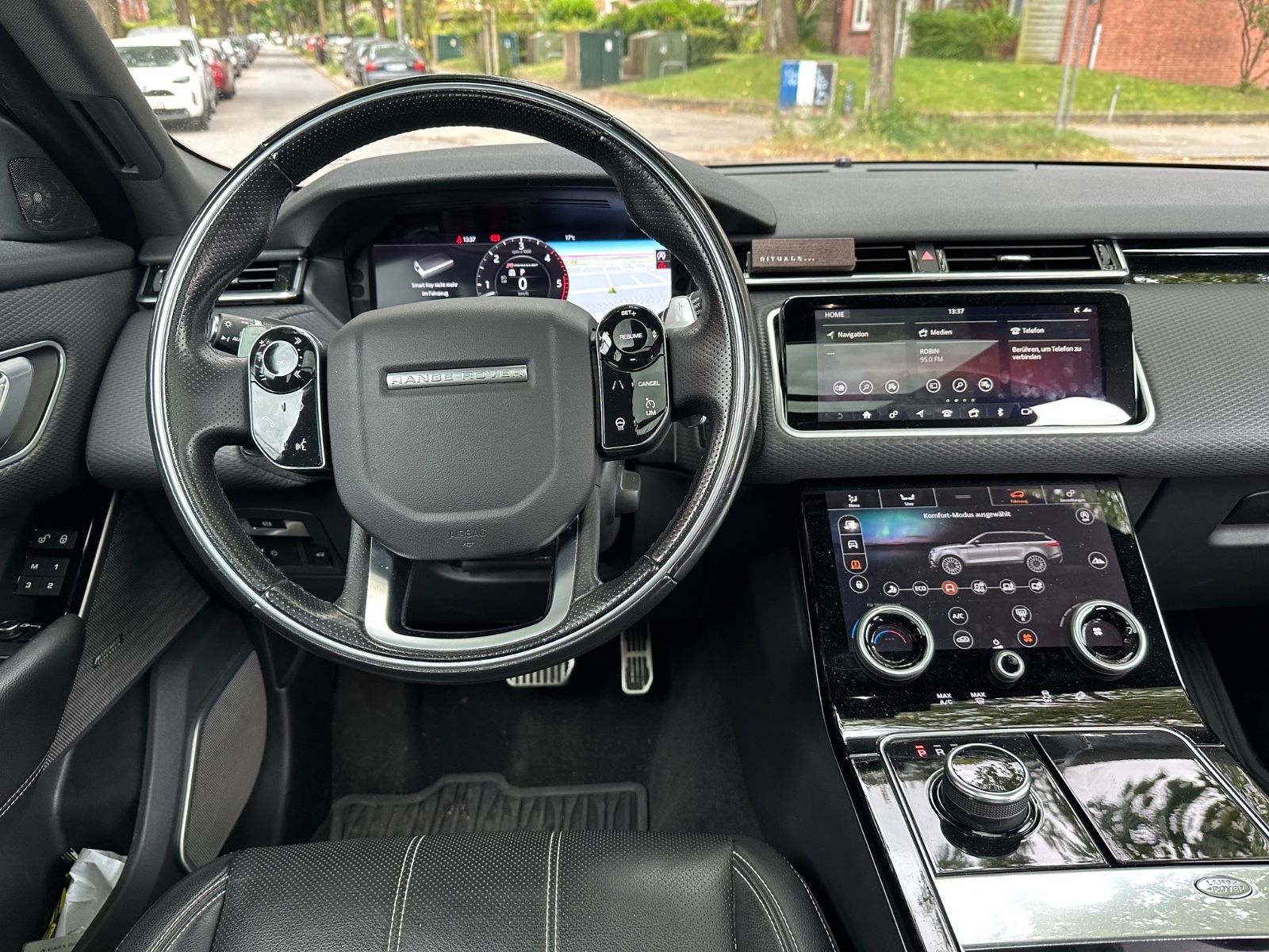 Fahrzeugabbildung Land Rover Range Rover Velar R-Dynamic*PANO*MEMEORY*HEADUP