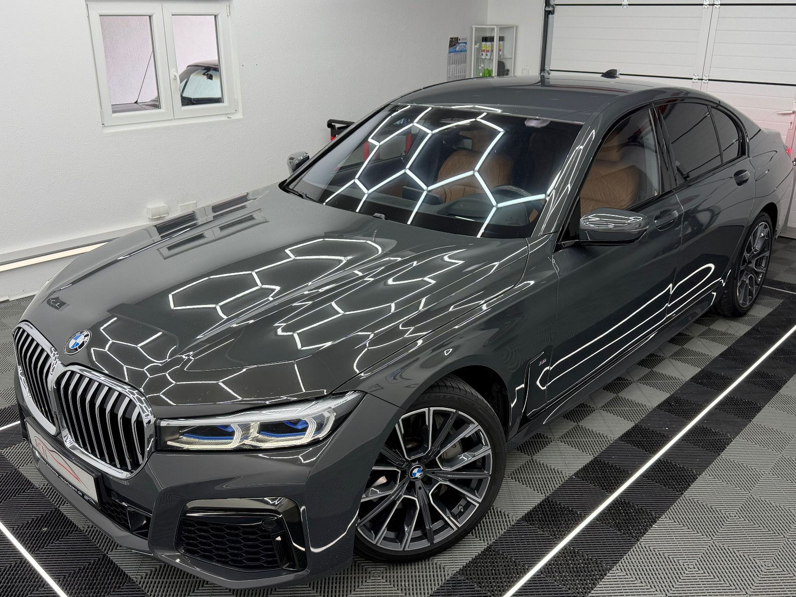 Fahrzeugabbildung BMW 740 d xDrive M SPORT/LASER/HuD/ACC/AHK/LIVE PLUS