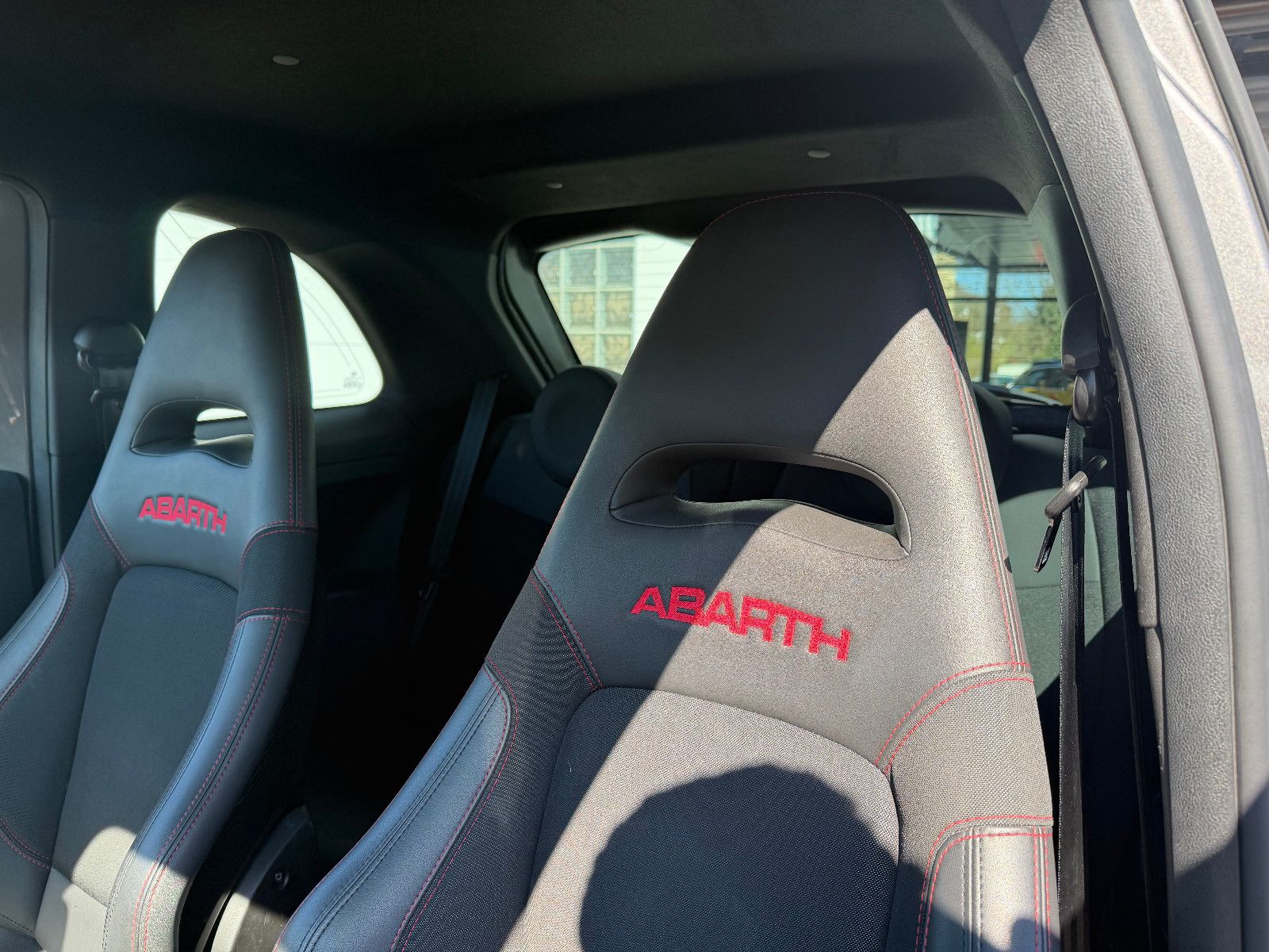 Fahrzeugabbildung Fiat Abarth 695Competizione/CARBON-SITZE/CARBON/BEATS