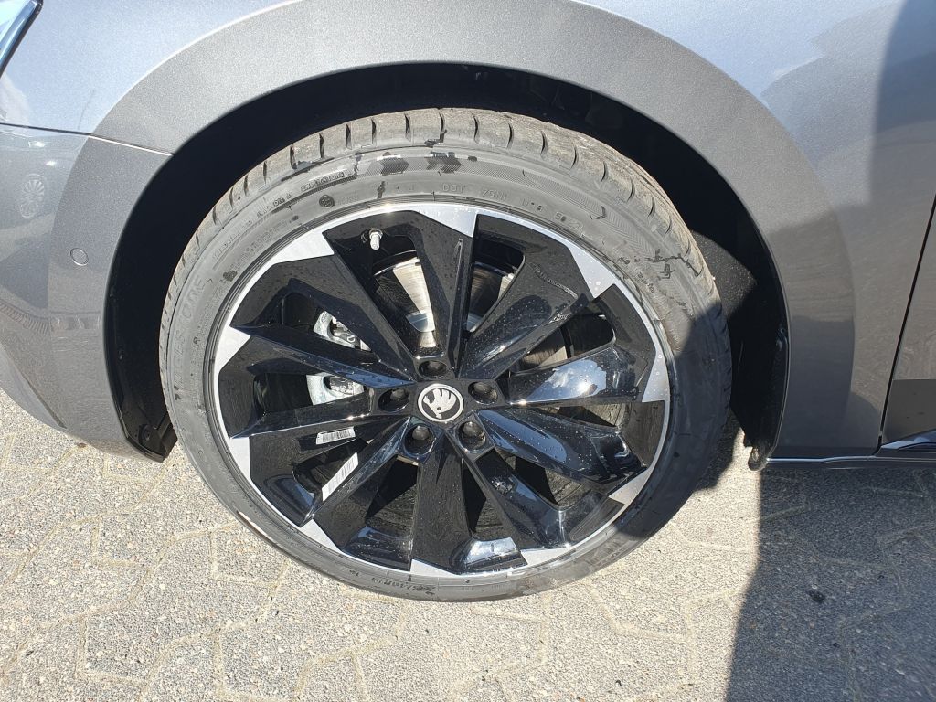 Fahrzeugabbildung SKODA Superb Combi 2.0 TSI DSG Sportline+Standh.