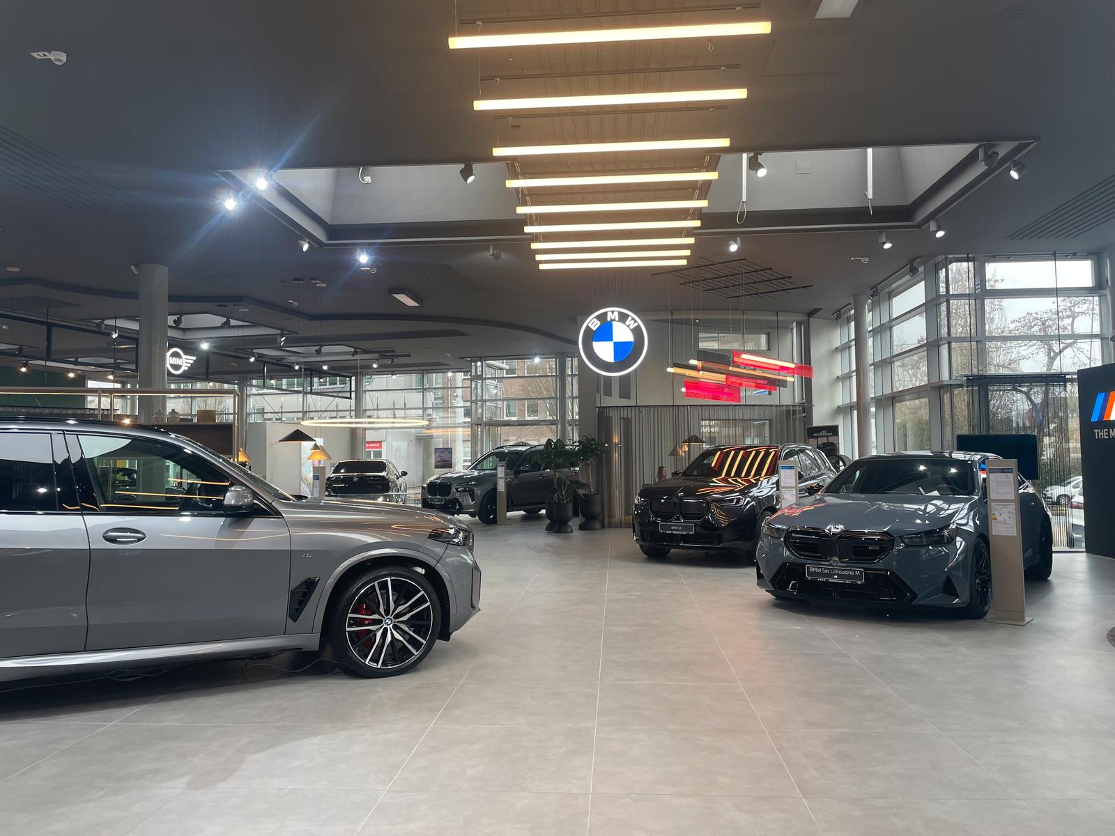 showroom-image-top