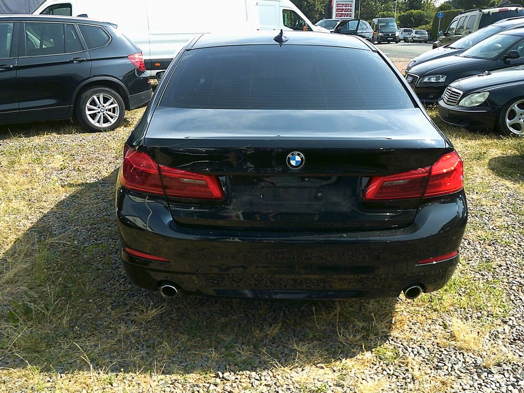 Image of BMW 530