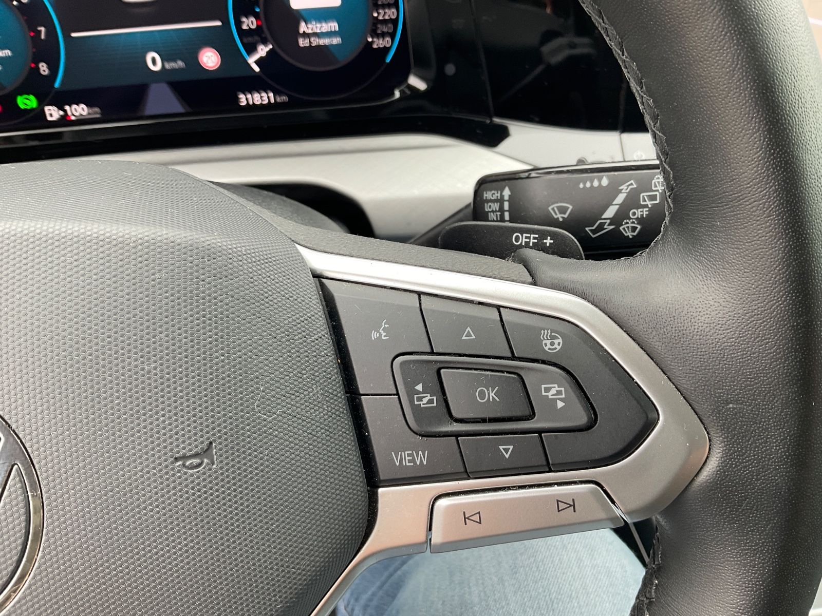 Fahrzeugabbildung Volkswagen Golf Variant 1.5 eTSI DSG Life,LED,AHK,ACC,carpl