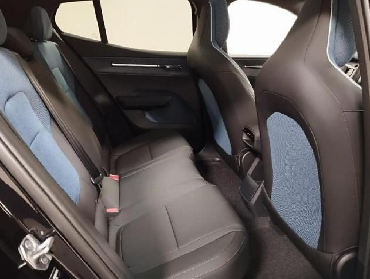 Fahrzeugabbildung Volvo EX30 Ultra 2WD Pure Electric