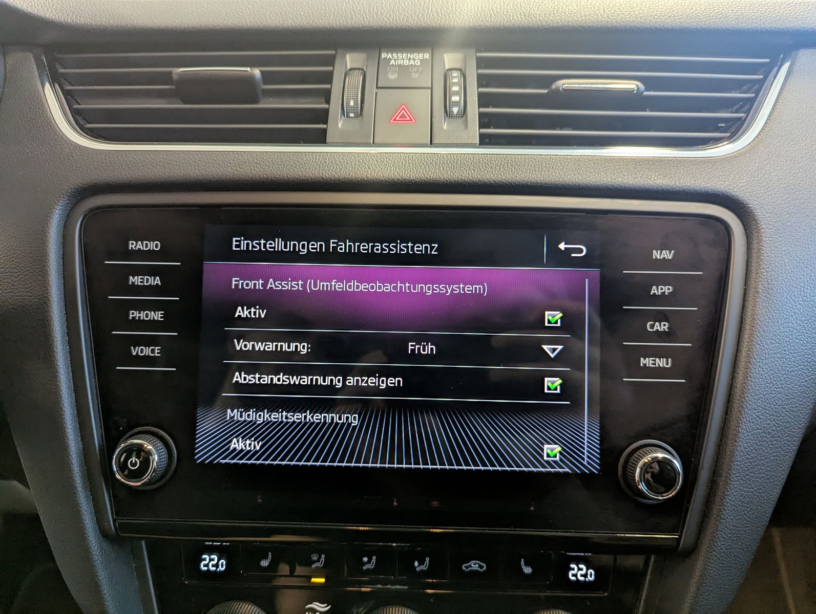 SKODA Octavia Soleil 2.0 TDI DSG Buisness Kamera LED - Image 24