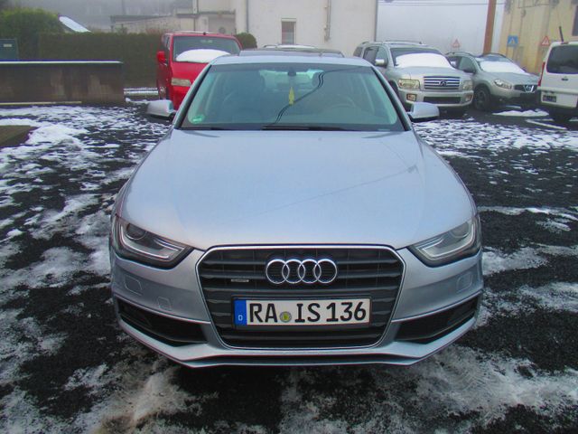 Audi A4 2.0 TFSI S tronic quattro S line