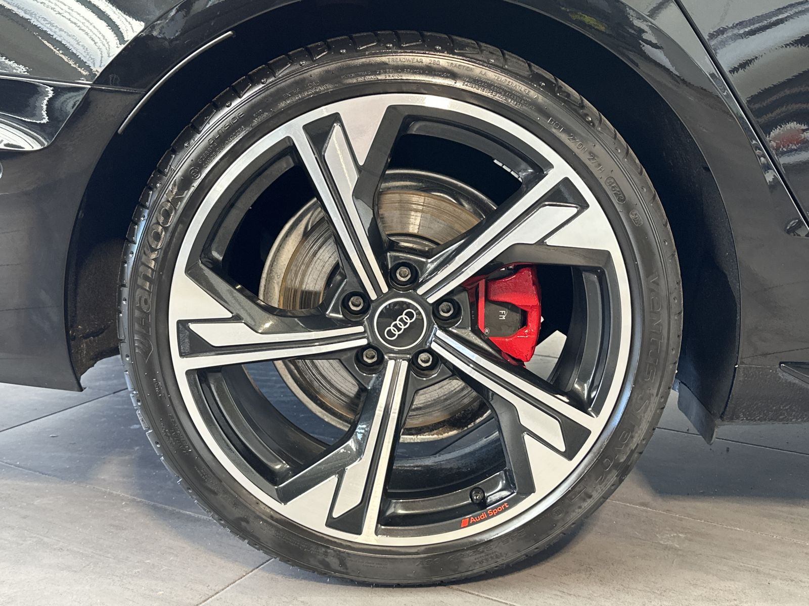 Fahrzeugabbildung Audi A4 Avant 40 TFSI Qu S-Line Black NAV+LED+AHK+360