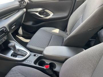 Toyota Yaris 1.5 Hybrid Team D *CAM*LED*SHZ*ACC ALU