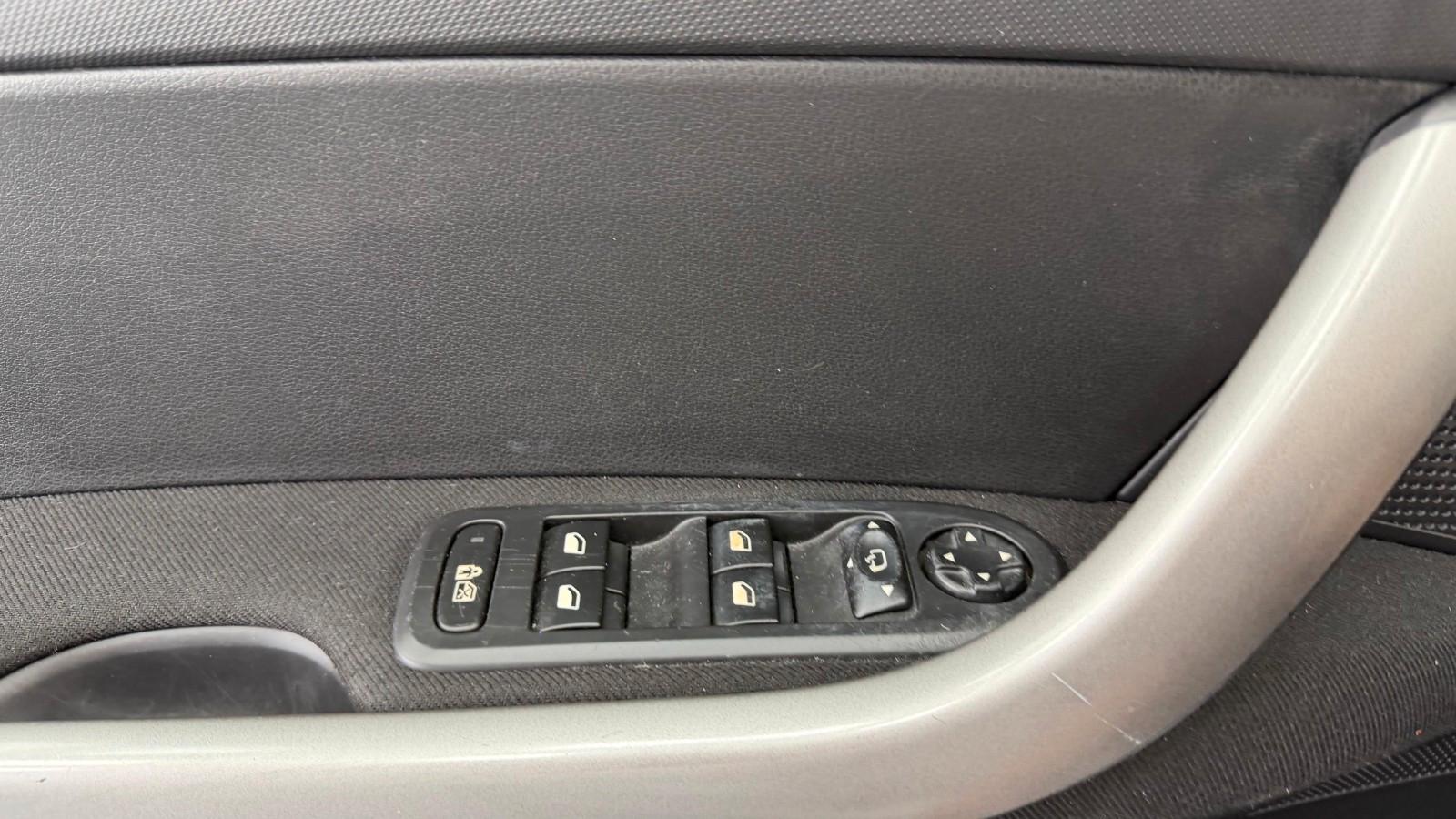 Peugeot 308 2011 — photo 8