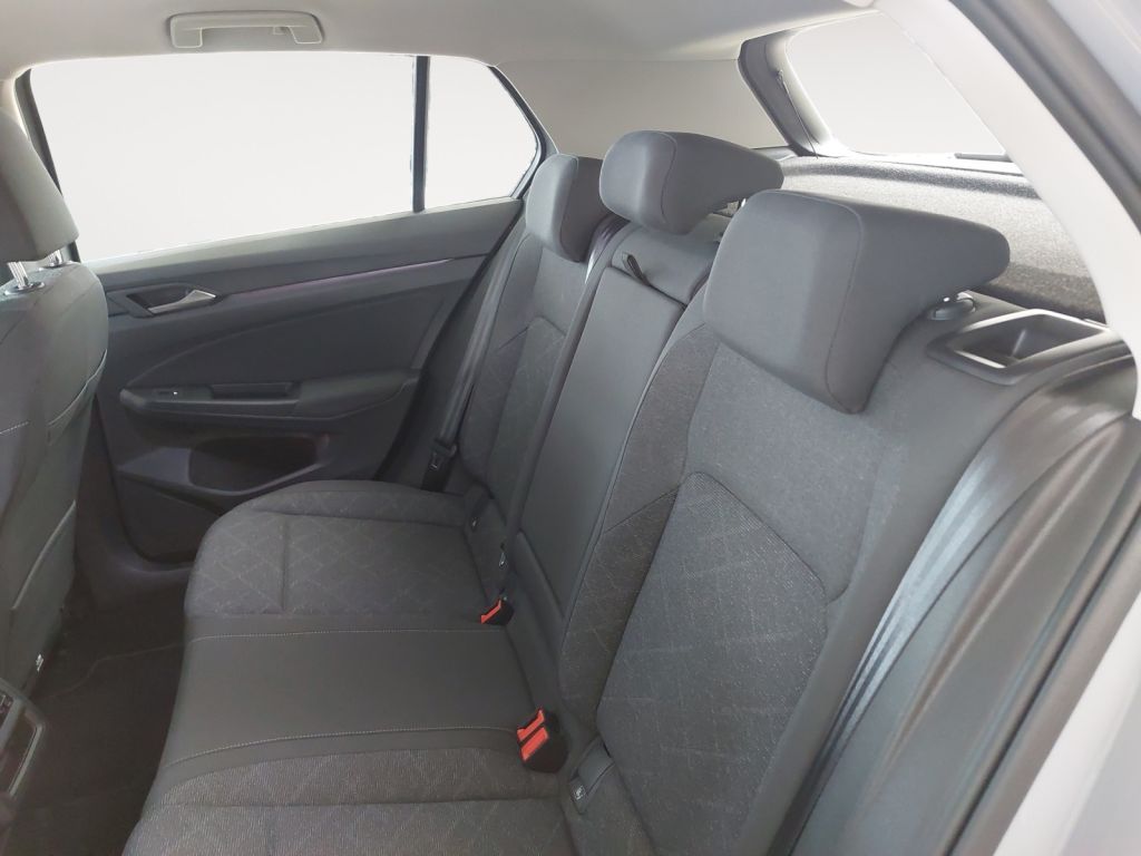 Fahrzeugabbildung Volkswagen Golf 1.5 eTSI DSG Life AHZV Navi LED