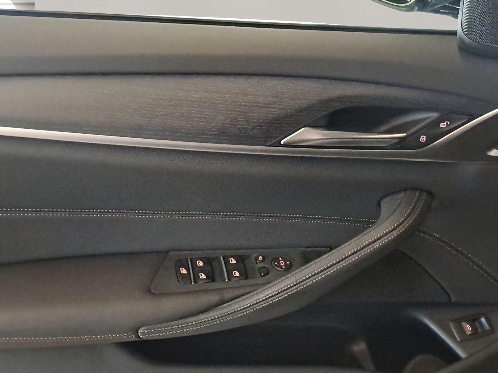 BMW 530i Touring LiveCockpitProf Head-Up Kamera