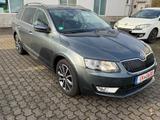 Skoda Octavia Combi 2.0TDI  AHK Keyless Bi Xenon Navi - Skoda Octavia Gebrauchtwagen in Saarbrücken