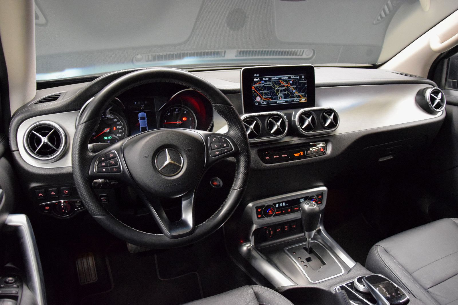 Fahrzeugabbildung Mercedes-Benz X 250 d 4Matic Doppelkabine Edition Power LED