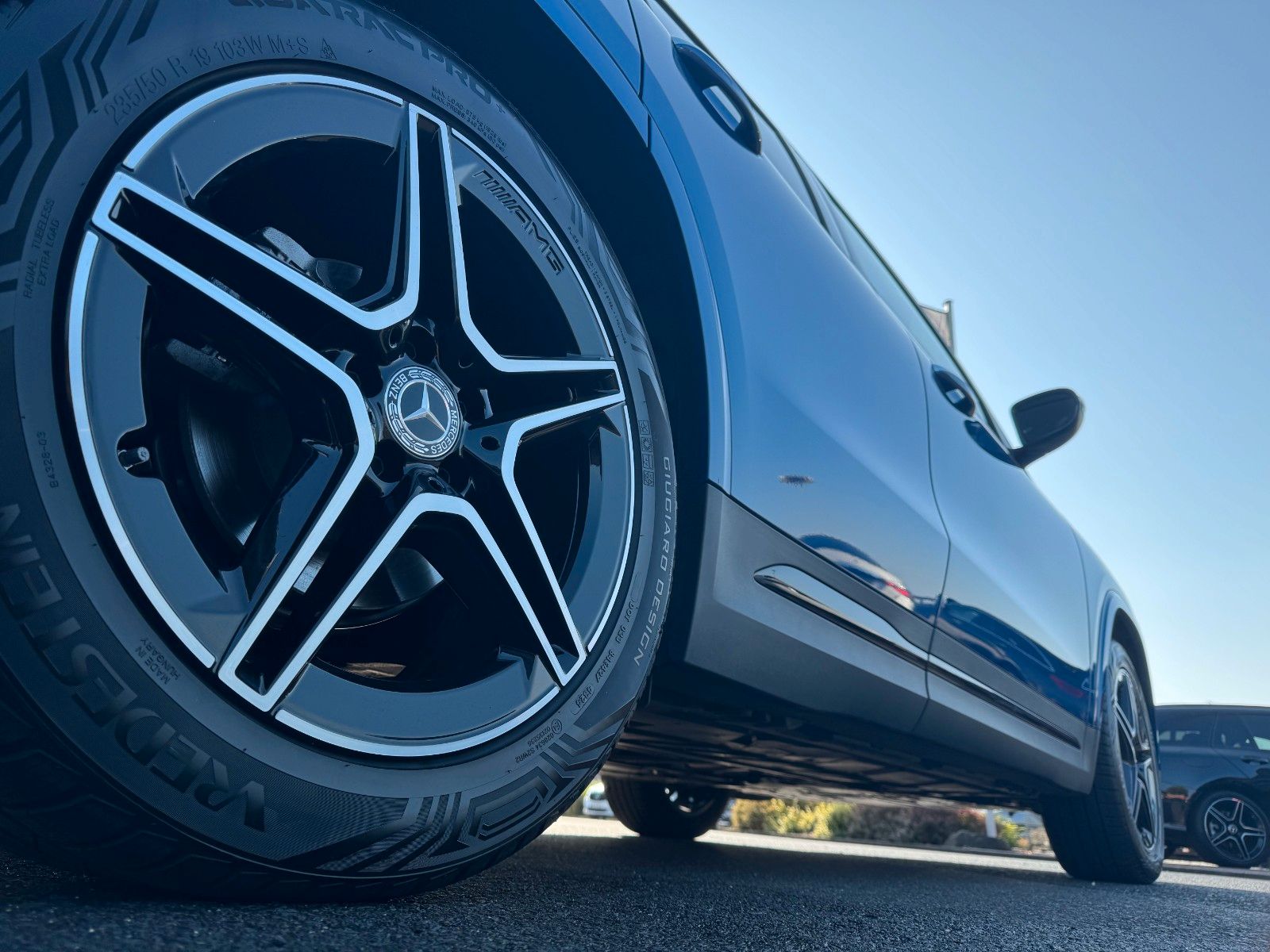 Fahrzeugabbildung Mercedes-Benz GLA 200 AMG+PANO+DistrPlus+RFK+Night