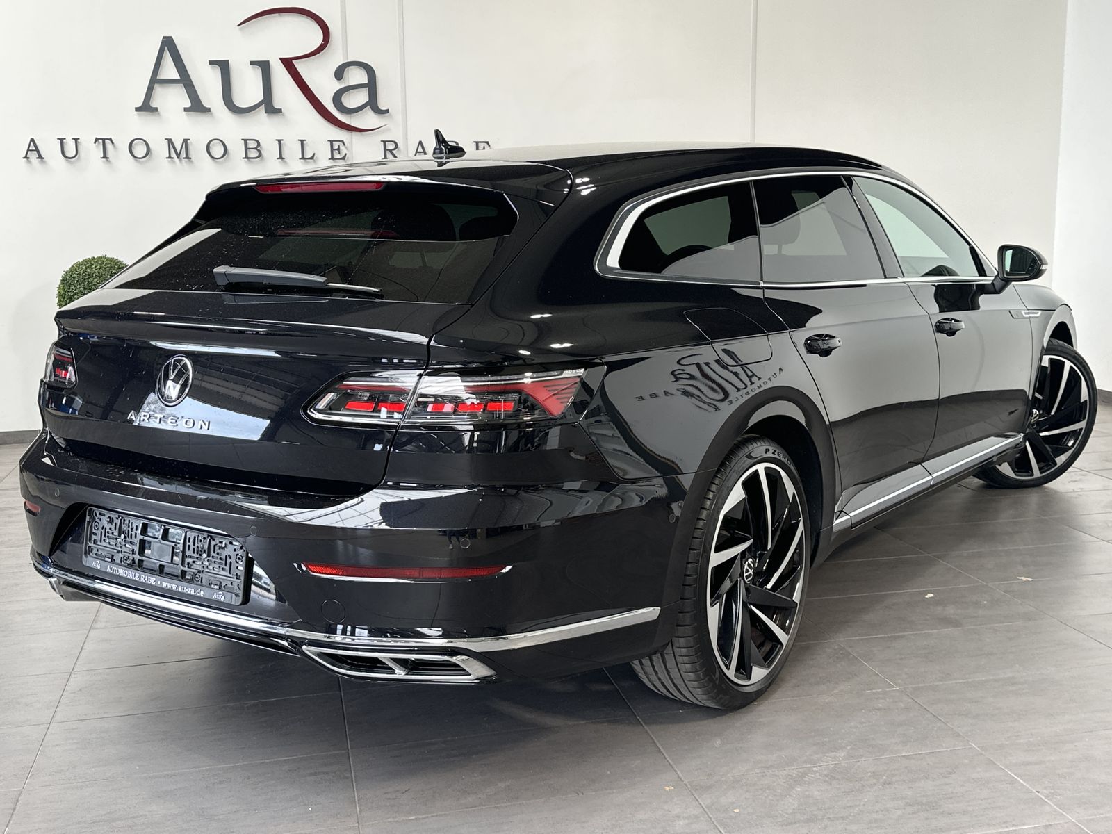 Fahrzeugabbildung Volkswagen Arteon 2.0 TSI DSG R-Line NAV+MATRIX+ACC+VCOCK
