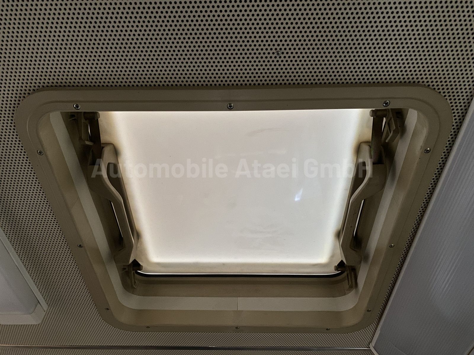 Fahrzeugabbildung Mercedes-Benz T2 711D *Behörde/ Camper* ORIGINAL 27.050 KM