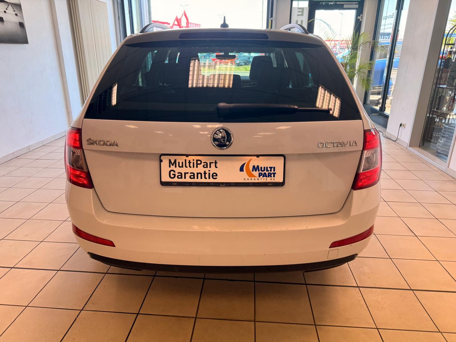 Fahrzeugabbildung SKODA Octavia Combi Ambition/ 1.HAND / NAVI/KLIMA/