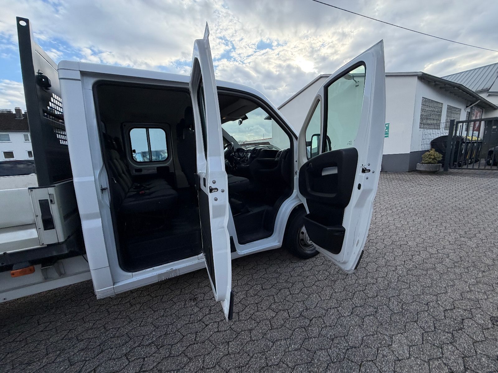 Fahrzeugabbildung Fiat Ducato Pritsche/7-SITZ Doppelk. 35 140 L4 Pritsc