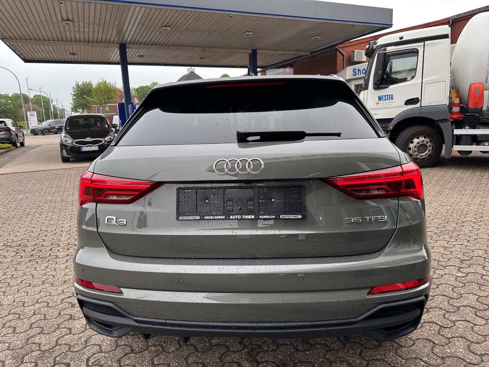 Fahrzeugabbildung Audi Q3 35 TFSI S line S Tronic Navi/ACC/SHZG/LED/PDC
