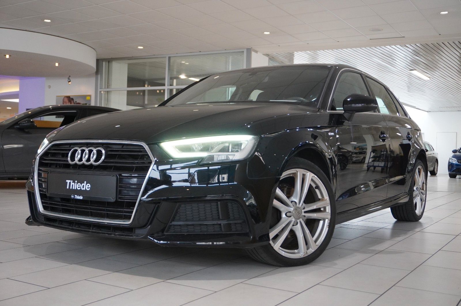 Fahrzeugabbildung Audi A3 Sportback 30 TDI S-LINE NAVI/LED/SH/SPORT/PDC