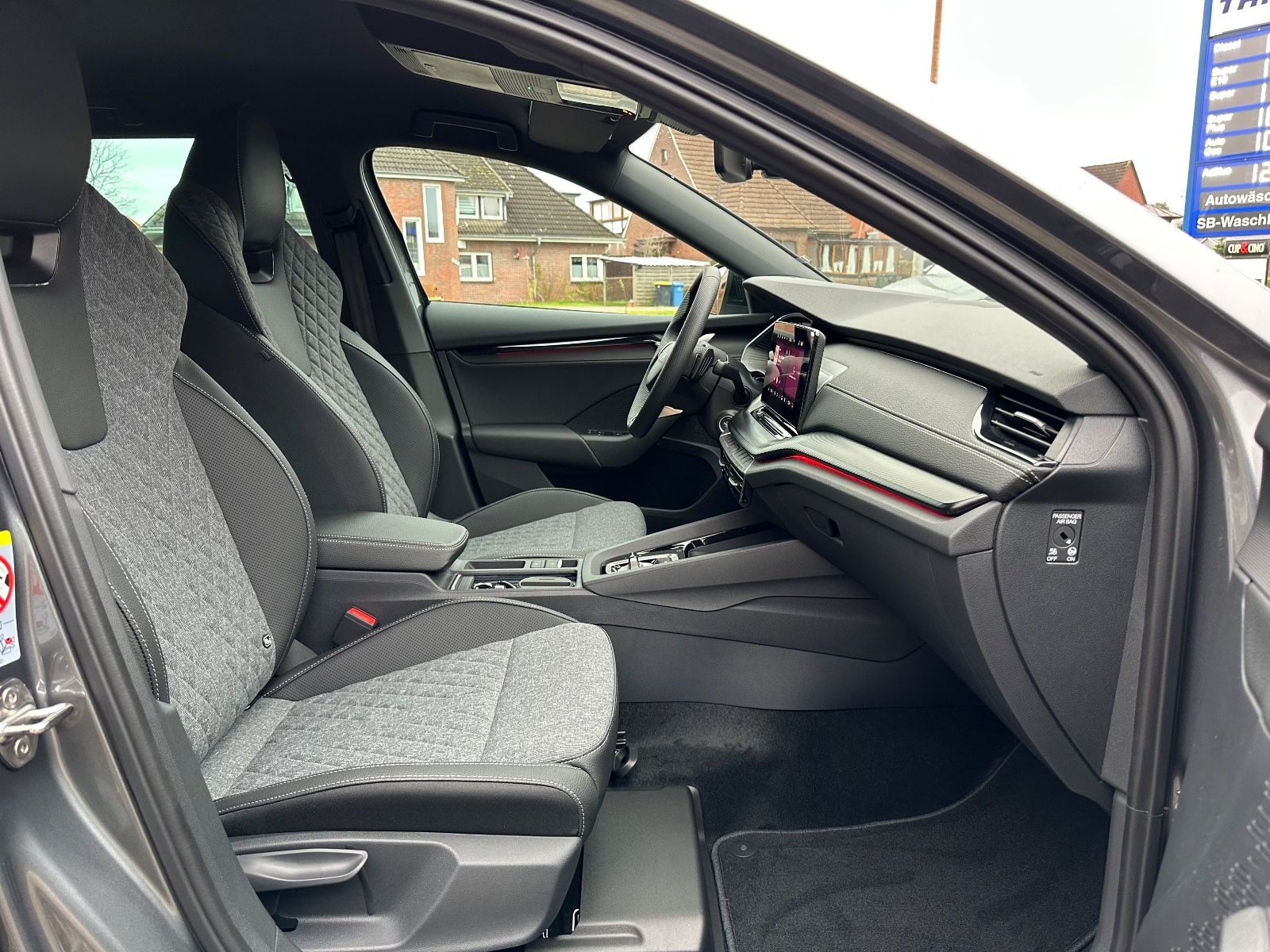 Fahrzeugabbildung SKODA Octavia Combi 1.5 TSI Sportline DSG Navi/ACC/APP