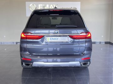 BMW X7 - 7