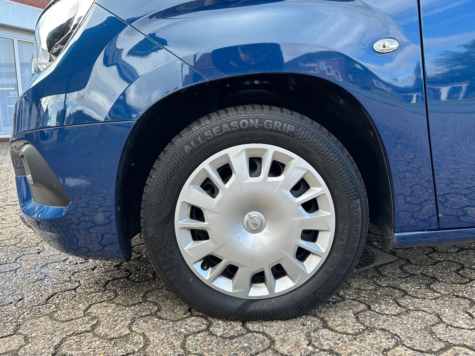 Fahrzeugabbildung Opel Combo Life 1.5 D Edition AHK/SHZG/Parkpilot/GRA