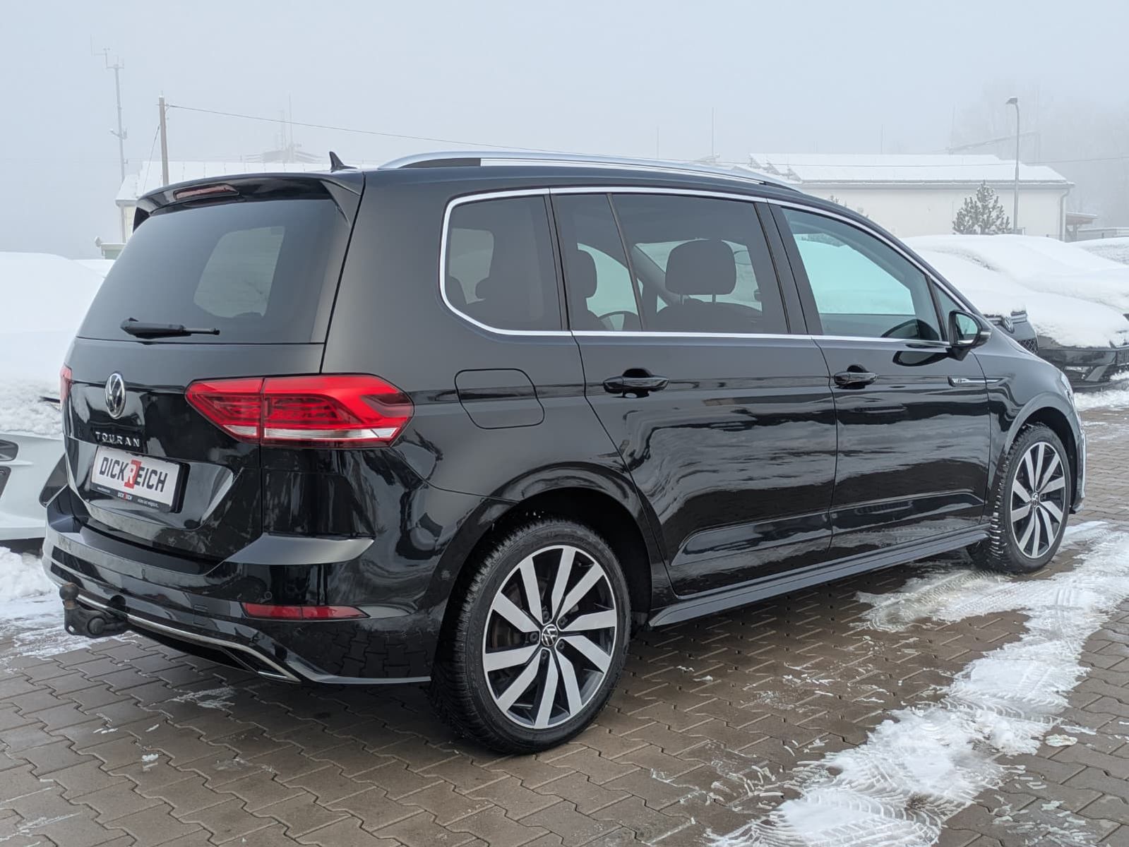 Fahrzeugabbildung Volkswagen Touran 2.0 DSG R-Line High. Pano 7-Si IQ.Dri AHK