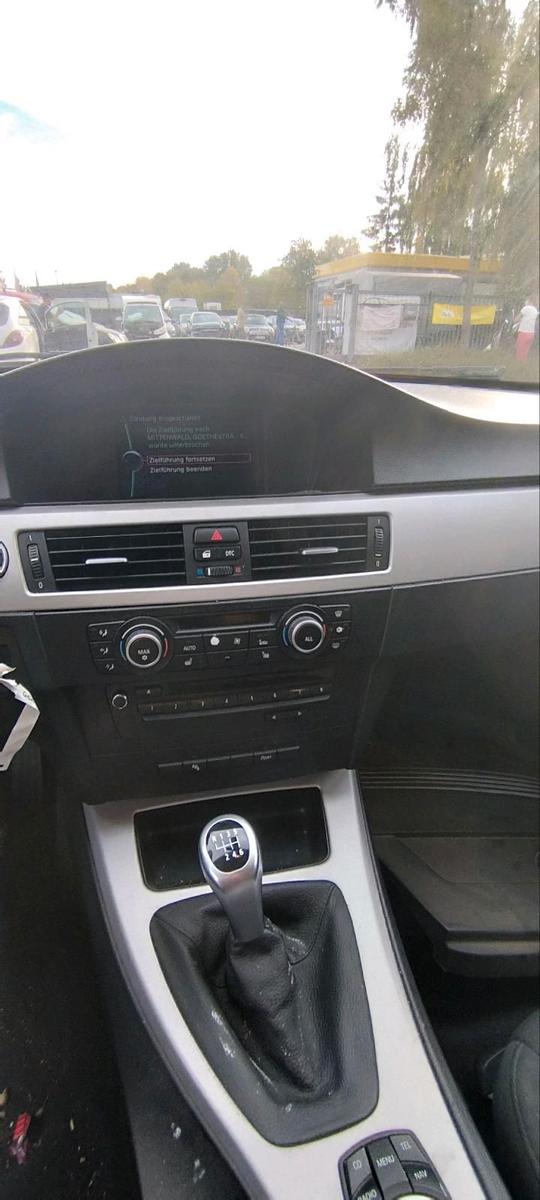 BMW  2010 — engine 143 HP (105kW)