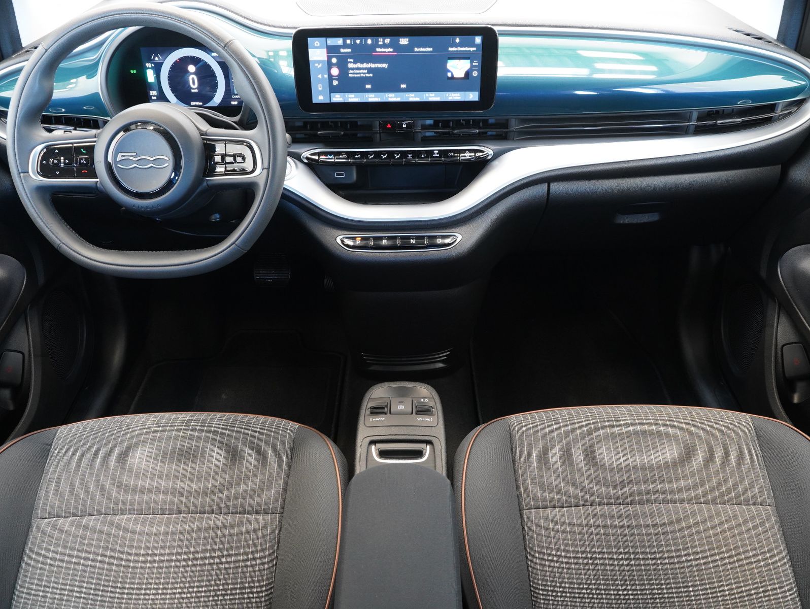 Fahrzeugabbildung Fiat 500e Icon 87KW/42kWh/DC-LADEN/CARPLAY/DAB/SOH