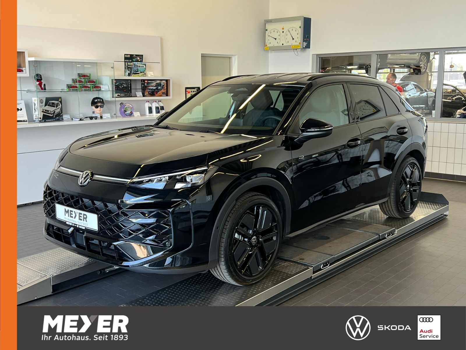 Fahrzeugabbildung Volkswagen T-Roc R-Line 1.5 eTSI DSG *BlackStyle,IQ-Light,N