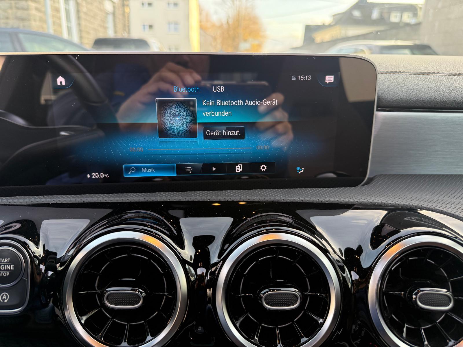 Mercedes-Benz A250 4-MATIC AMG-LINE LEDER PANO KAMERA LED NAVI