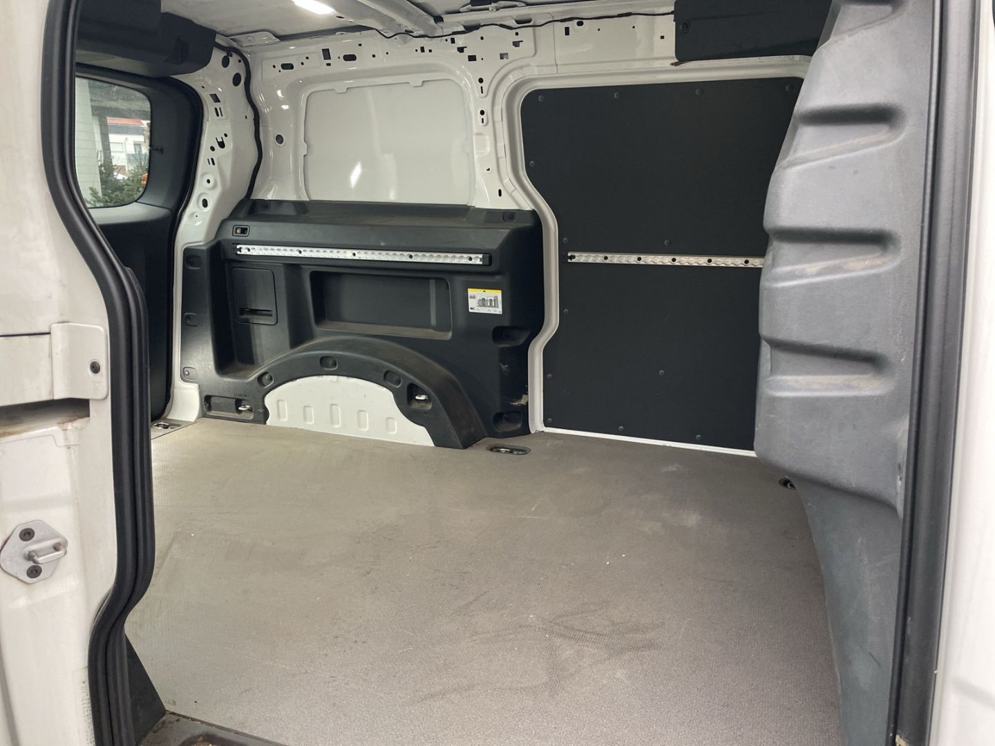 ID. Buzz Cargo AHK/Navi/App-Connect/LED/PDC