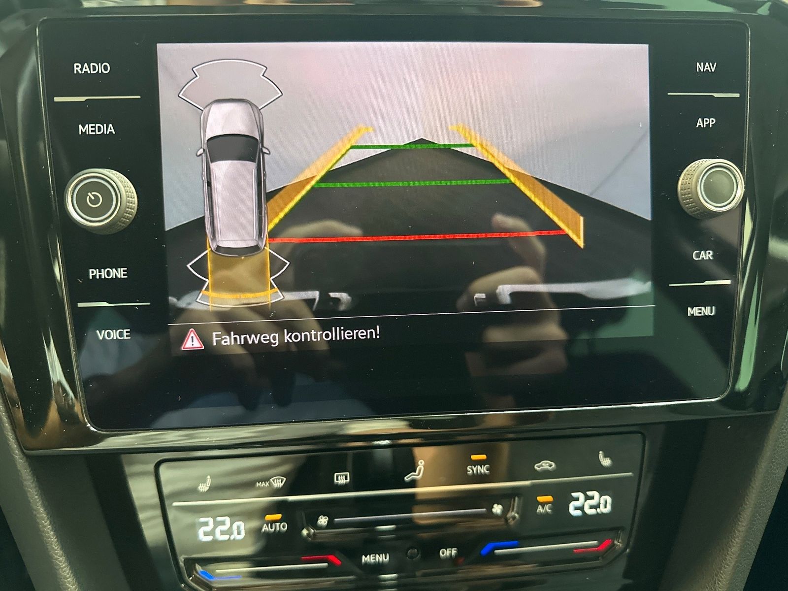Fahrzeugabbildung Volkswagen Passat Variant 2.0 TDI DSG Business NAV+LED+PANO