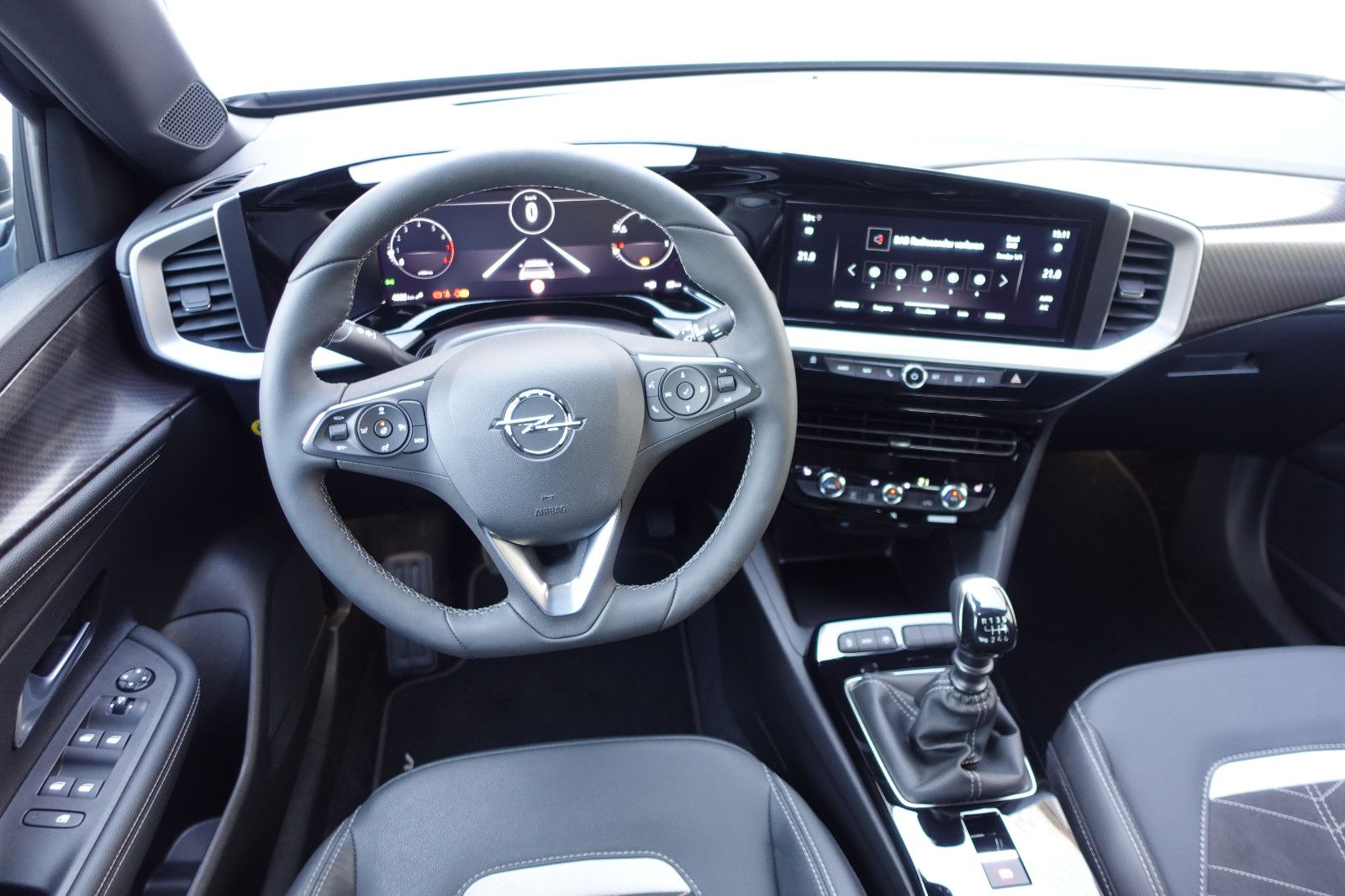 Fahrzeugabbildung Opel Mokka Ultimate 1.2T,Sitzhz,Kamera,18"Alu,PP,LED