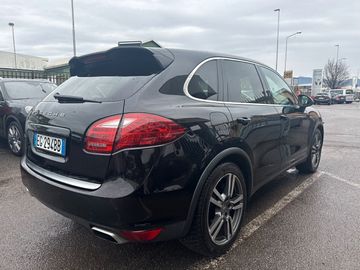 Porsche Cayenne - 4